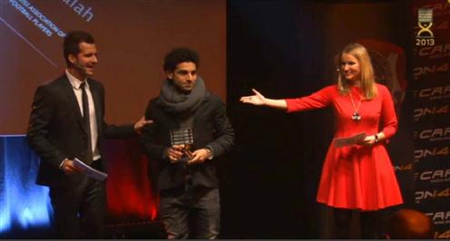 بالفيديو.. محمد صلاح يتسلم جائزة "اللاعب الذهبي" كأفضل لاعب في سويسرا  
